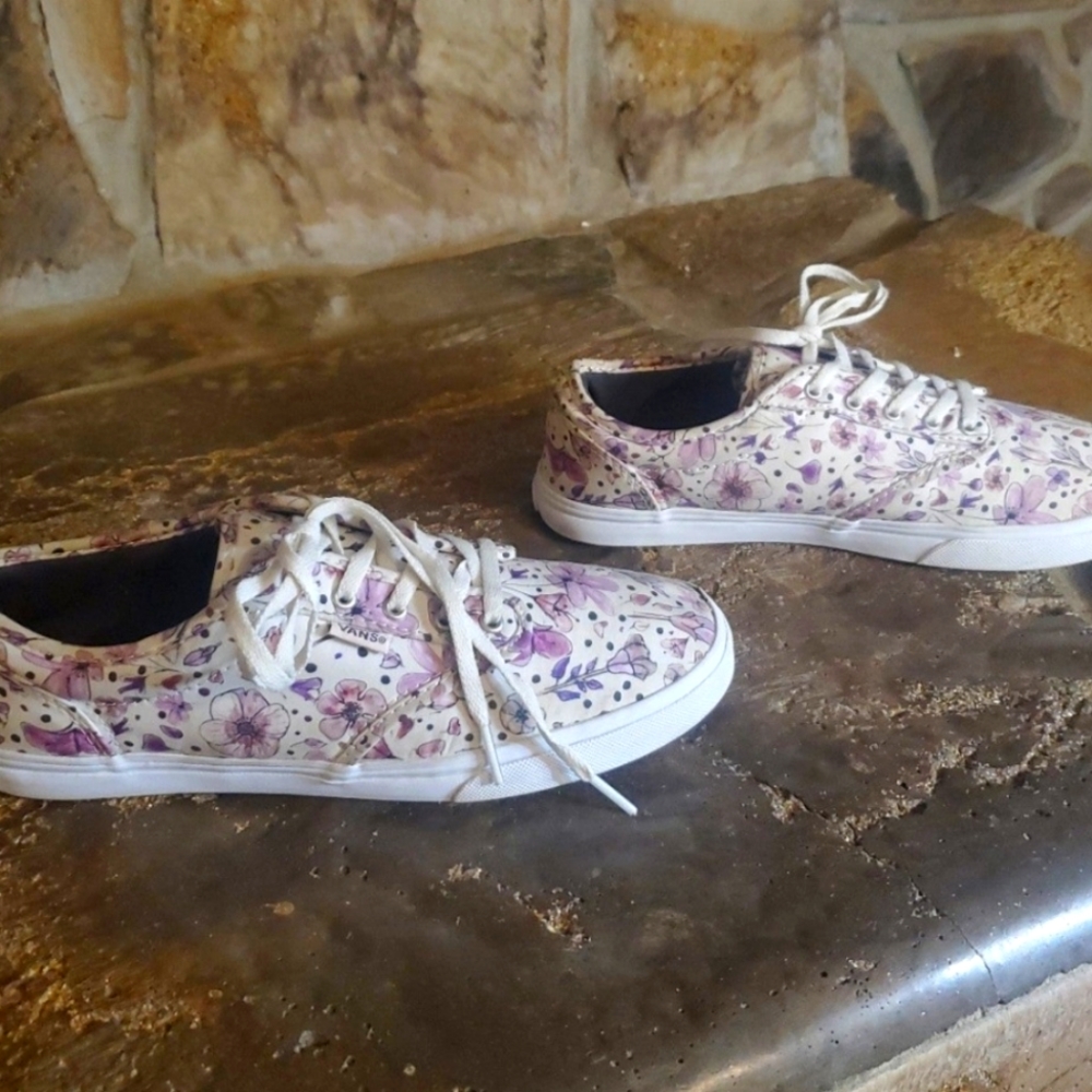 Floral Lace-Up Vans Sneakers in Lavender and White